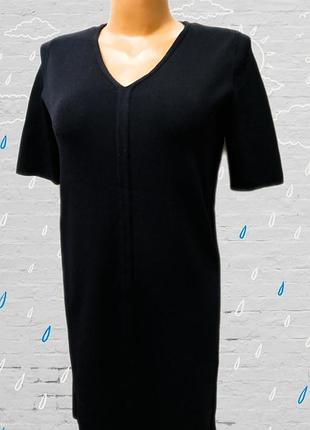 Лаконічна сукня в мінімалістичному дизайні популярного шведського бренду cos