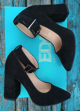 Женские черные замшевые туфли с широким ремешком на каблуке5 фото