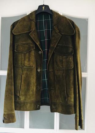 Замшевая куртка с модным воротником