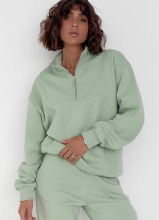 Женский спортивный костюм с молнией на воротнике