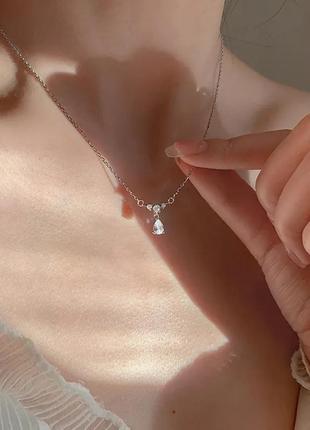 Срібляста підвіска з цирконами підвіска з кристалом в стилі мінімалізм вишукана підвіска1 фото