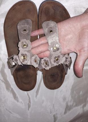 Кожаные женские вьетнамки birkenstock, пудровые женские кожаные шлепанцы2 фото