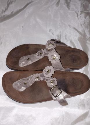 Кожаные женские вьетнамки birkenstock, пудровые женские кожаные шлепанцы