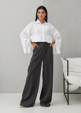 Сорочка жіноча бавовняна укорочена, з накладними кишенями, дизайнерська, біла9 фото