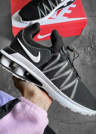 Кроссовки nike shox gravity черно-белые платформа стержни с пустыми местами