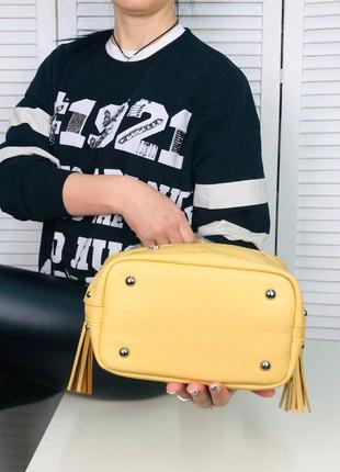 Жовта компактна жіноча сумка на ручці з еко шкіри johnny3 фото