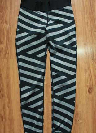 Прекрасні спортивні жіночі легінси тайтсы в цікавому дизайні h&m
