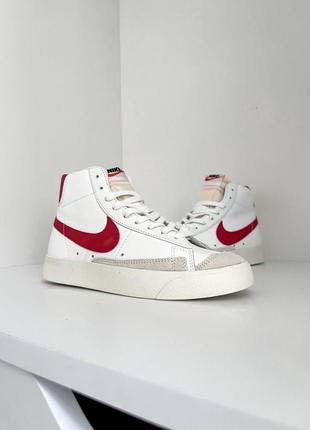 Женские кроссовки nike blazer mid vantage red3 фото