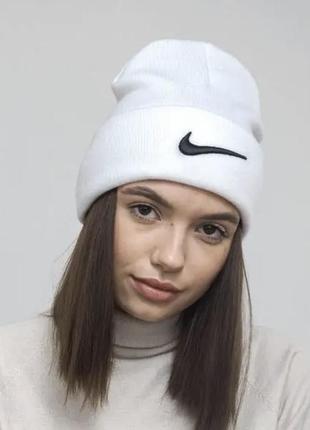 Белая зимняя шапка nike1 фото