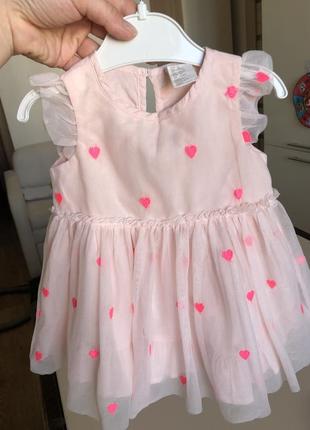 Платье праздничное нарядное hm розовое в сердечках платье праздничное3 фото