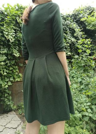 Платье темно-зеленого цвета, с принтом в ромбик5 фото