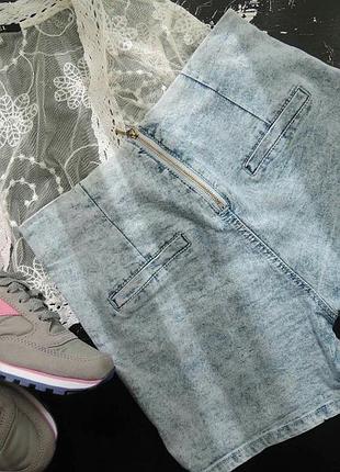 Стильные джнсовые шортики
