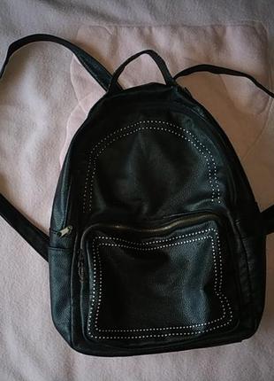 Чорний рюкзак зі шкірозамінника1 фото