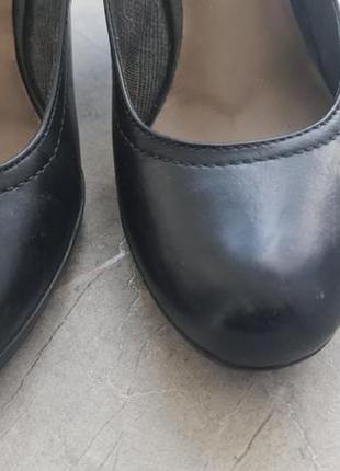 Удобные классические туфли на каблуке tamaris