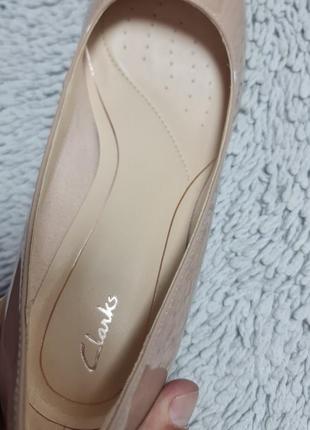 Жіночі туфлі clarks оригінал лак шкіра 37,5р ow41913 фото