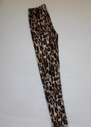 Стильные лосины леггинсы в леопардовый принт со вставками с молниями6 фото
