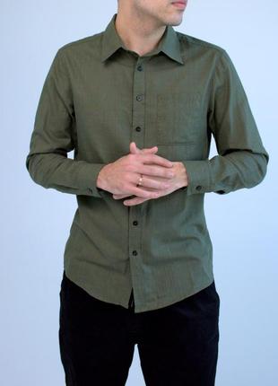 Мужская льняная рубашка с длинным рукавом хаки4 фото