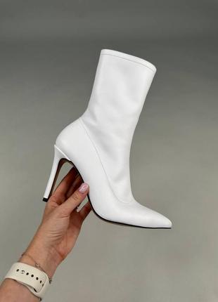 Стильные белые ботильоны на каблуке, женские ботинки осенние-весенние, кожаные/кожа-женская обувь3 фото