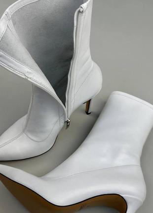Стильные белые ботильоны на каблуке, женские ботинки осенние-весенние, кожаные/кожа-женская обувь4 фото