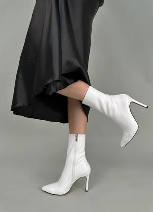Стильные белые ботильоны на каблуке, женские ботинки осенние-весенние, кожаные/кожа-женская обувь8 фото