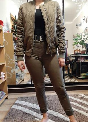 Крутой бомбер хаки