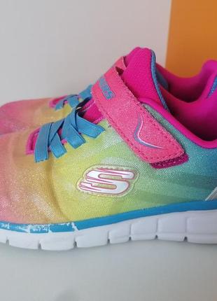 Яскраві та невагомі кросівки від skechers, 32 p, 20,5 см2 фото