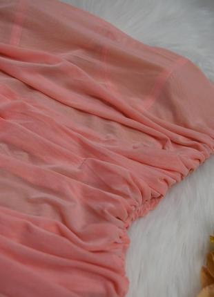 Платье сетка с чашками персиковое платье бандо с драпировкой нюдовое4 фото
