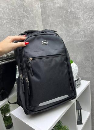 Черный практичный стильный вместительный рюкзак со светоотражателем4 фото