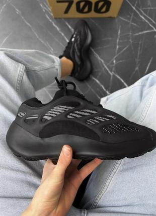 Yeezy boost 700 black