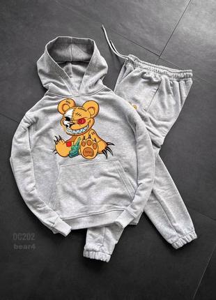 Мужской спортивный костюм