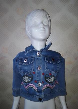 Коротенький джинсовий піджак з вишивкою