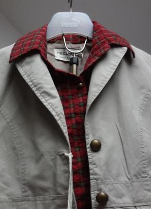 Молодёжная куртка с вшитой рубашкой. размер xs - s. кофейная с металлическими пуговками.10 фото