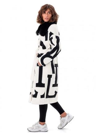 Пальто женское миди теплое из альпаки, зимнее, дизайнерское, экоальпака, с буквами, белое7 фото