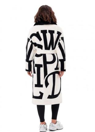 Пальто женское миди теплое из альпаки, зимнее, дизайнерское, экоальпака, с буквами, белое8 фото