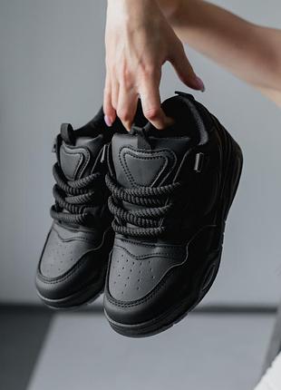 Кожаные кроссовки