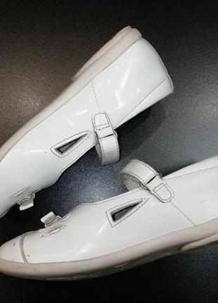 Туфлі в стилі мері джейн з натур. лакованої шкіри французького бренда, р. 31 (19.8 см)3 фото