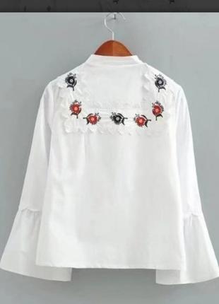 Белая блуза с вышивкой с рукавами воланами3 фото