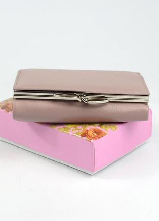 Пудровый кожаный женский маленький кошелек портмоне на магните, раскладной мини кошелек из кожи4 фото