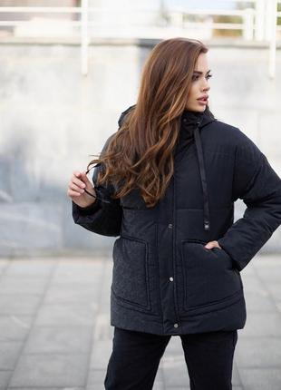 Куртка женская зимняя длинная теплая черного цвета с капюшоном4 фото
