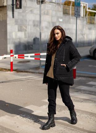 Куртка женская зимняя длинная теплая черного цвета с капюшоном6 фото