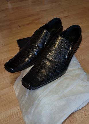 Туфли мужские с текстурным рисунком под кожу крокодила, 44 размер.