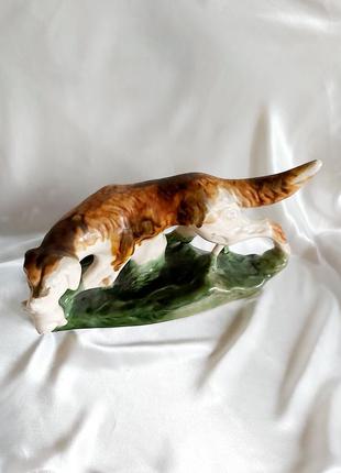 Винтажная статуэтка майолика собака на охоте с дичью керамика ссср