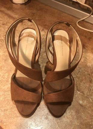 Замшеві супер босоніжки zara