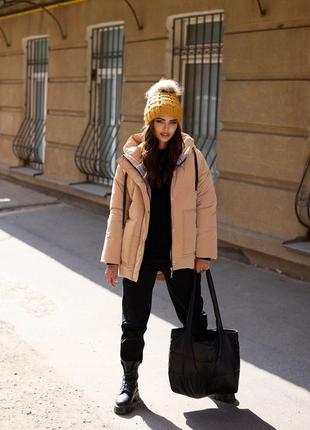 Куртка женская зимняя длинная теплая бежевого цвета с капюшоном2 фото