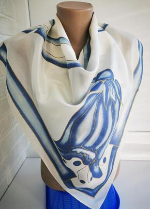 Красивый винтажный платок из натурального шелка с ручной росписью.