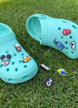 Украшения jibbitz на обувь crocs и другая обувь