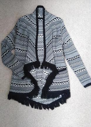 Красивый кардиган с бохромой