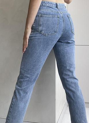 Голубые джинсы с высокой посадкой7 фото