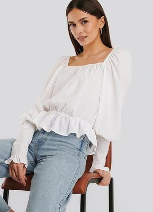 Блуза з рюшами