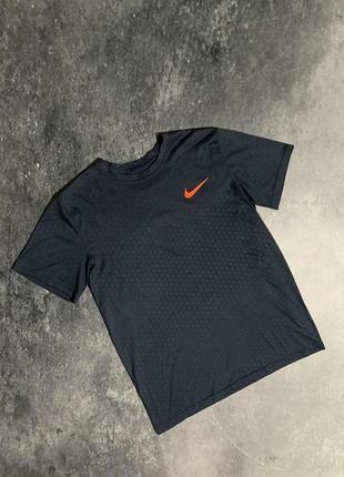 Футболка чоловіча nike dri-fit